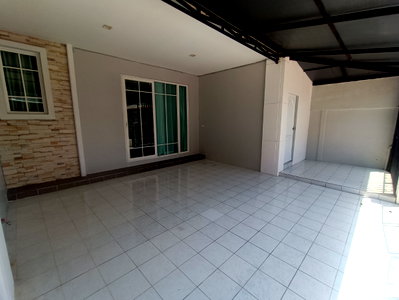 Townhouses for rent Bang Lamung Chonburi : 6bedrooms townhome in golden town south Pattaya for rent