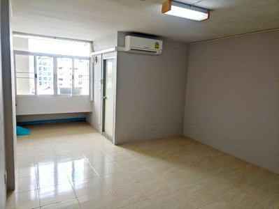 Condos for sale : Condo for Sale! Well-maintained unit at Rewadee Place, 7th Floor (North-facing), 27 sq.m. Great location near MRT. Transfer fees included!