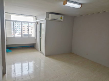 Condo for Sale! Well-maintained unit at Rewadee Place, 7th Floor (North-facing), 27 sq.m. Great location near MRT. Transfer fees included!