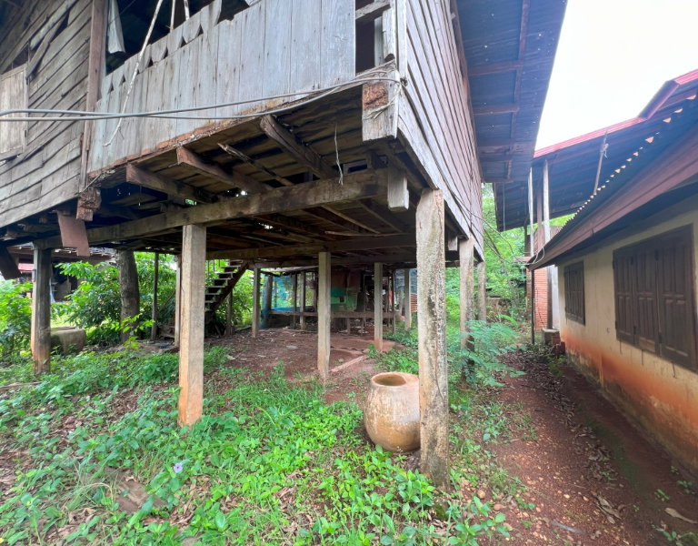 รูป AL-5-0608|บ้านพักอาศัยครึ่งตึกครึ่งไม้ 2 ชั้นและบ้านไม้ใต้ถุนสูง บ้านจรุกเตย  ต. หนองฮี อ.ปลาปาก จ.นครพนม (ราคา 650,000 บาท) - รูปที่ 23/24