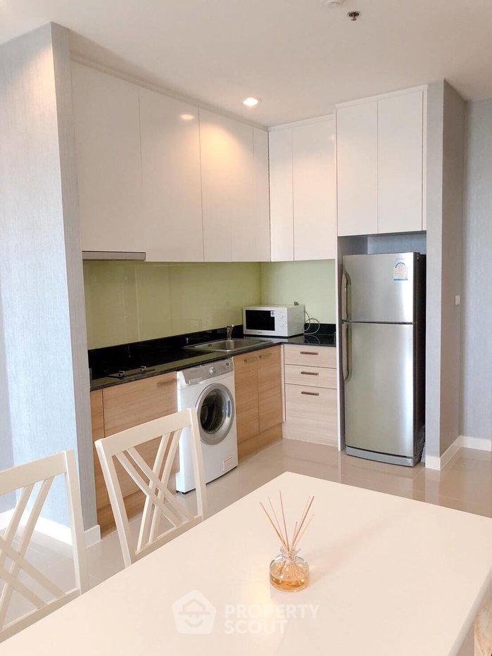 picture 2-BR Condo At Circle Condominium, 23rd-Floor Near MRT Phetchaburi (ID 511896) - 2/9