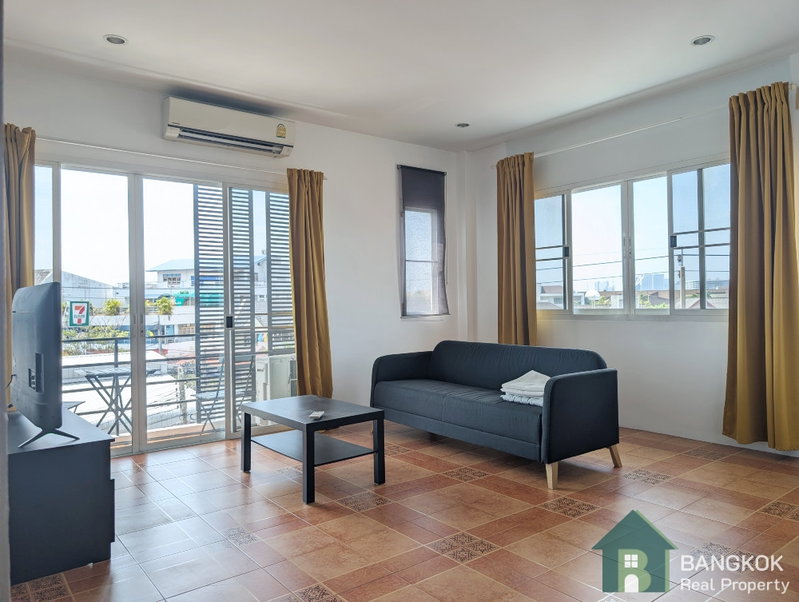 บ้านเดี่ยวให้เช่า : ให้เช่าอพาร์ทเมนต์ 2 ห้องนอน 2 ห้องน้ำ ขนาดกว้างขวาง | หมู่บ้านสัมมากร รามคำแหง 112