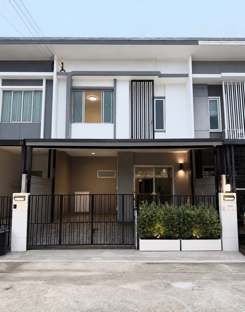 ขายทาวน์โฮม : 🏡✨ ขายทาวน์โฮมรีโนเวทใหม่ พร้อมอยู่ พฤกษาวิลล์ รามอินทรา–พระยาสุเรนทร์