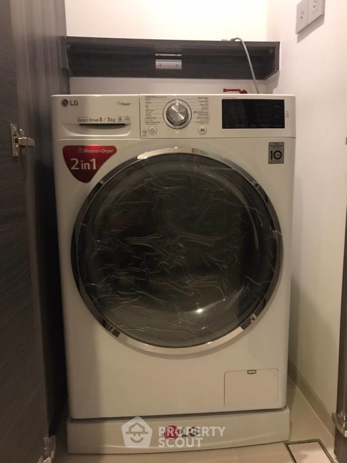 picture 28th-Floor 1-BR Condo At The Esse Asoke, Near MRT Sukhumvit (ID 400087) - 4/5