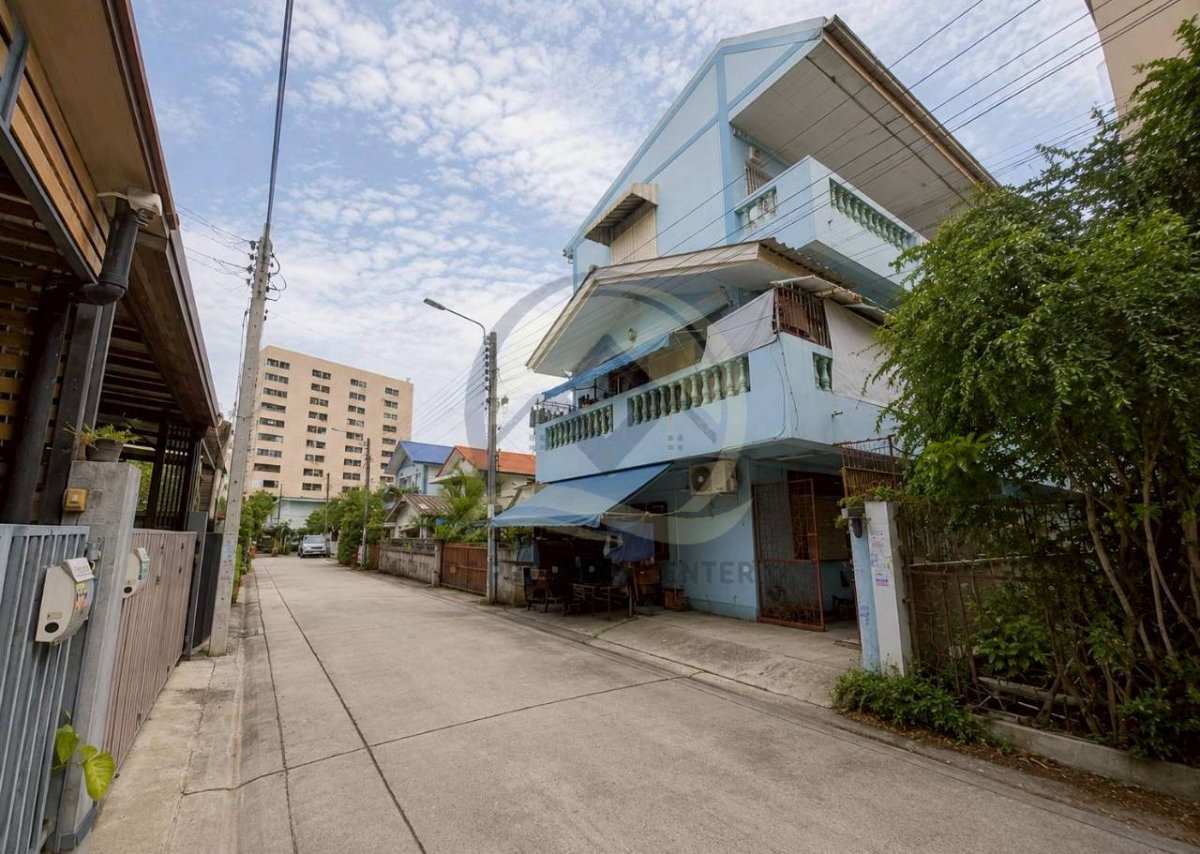 รูป หอพัก 3 ชั้น ซอยนนทบุรี 6 แยก 2 ถนนเลี่ยงเมืองนนทบุรี รัตนาธิเบศร์ เหมาะสำหรับนักลงทุนที่ต้องการซื้อเพื่อบริหารกิจการต่อ พร้อมผู้เช่า ราคาพิเศษ - รูปที่ 17/19