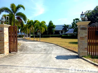 Houses for rent Hin Lek Fai, Prachuap Khiri Khan : 8 Bedroom House for rent in Hin Lek Fai, Prachuap Khiri Khan  2003317
