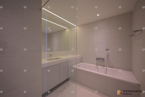 สะดวกสบายกับไลฟ์สไตล์สุด Luxury พรีเมียร์ คอนโดมิเนียม ใกล้ BTS สถานีพร้อมพงษ์