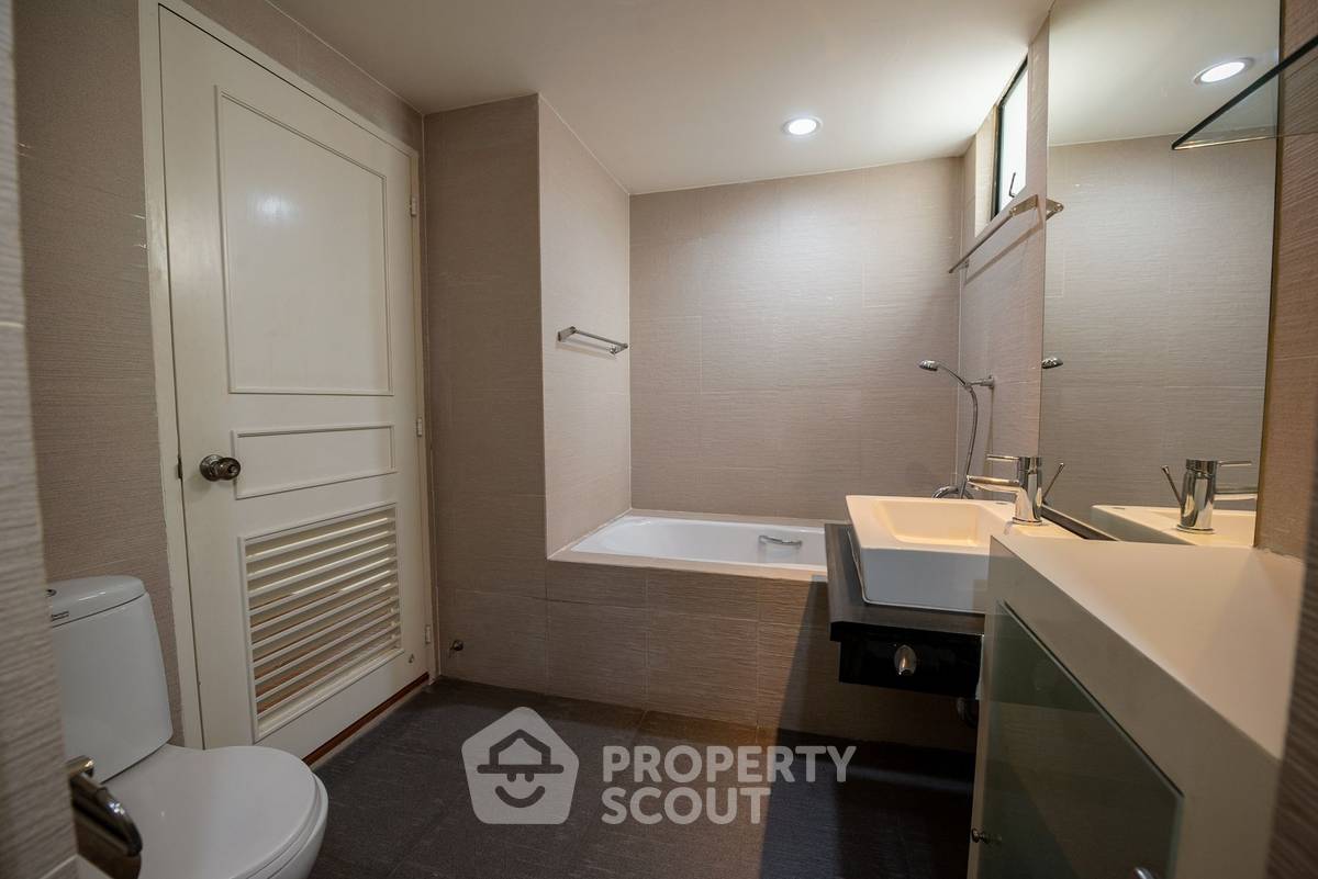 picture 3-BR 265 Sqm On 19th Floor, President Park Condominium, MRT Queen Sirikit (ID 1165113) - 24/30