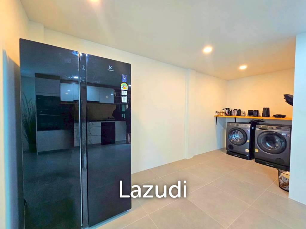 รูป RENOVATED 3 STOREY TOWNHOUSE NEAR TAKIAB BEACH - รูปที่ 10/44