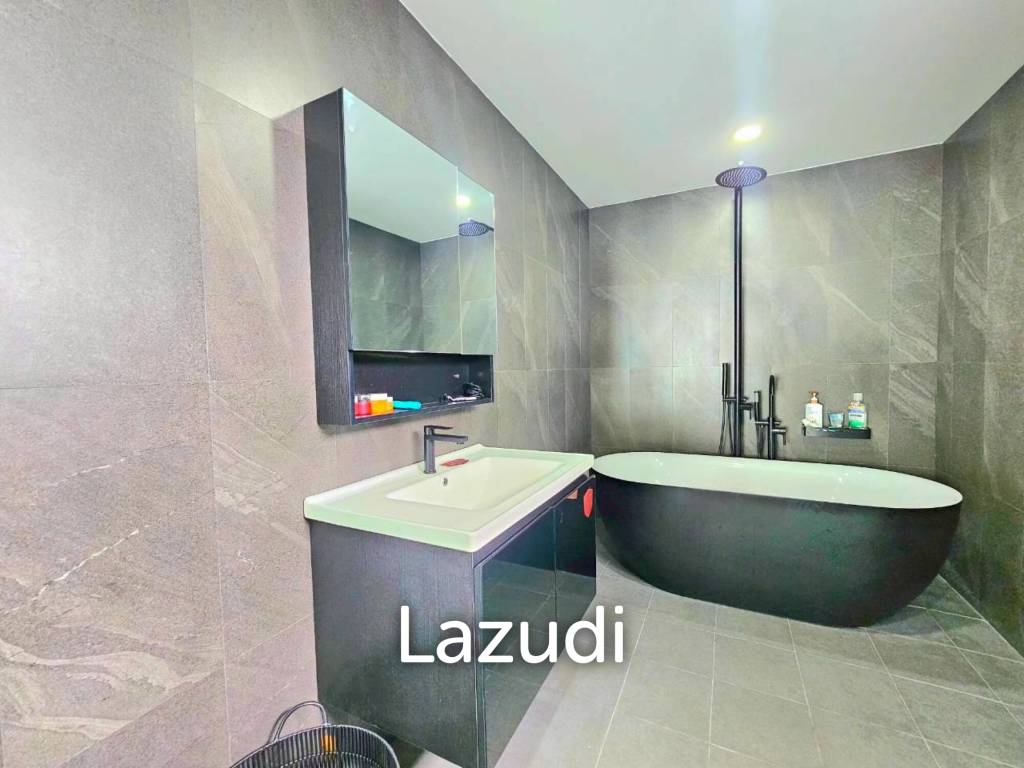 รูป RENOVATED 3 STOREY TOWNHOUSE NEAR TAKIAB BEACH - รูปที่ 37/44