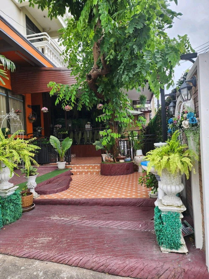 picture Apartment building for sale, On Nut - Phra Khanong area. - 1/9
