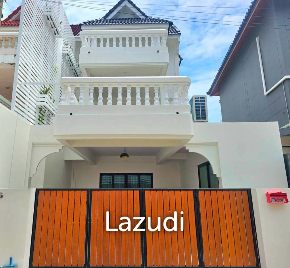 รูป RENOVATED 3 STOREY TOWNHOUSE NEAR TAKIAB BEACH - รูปที่ 1/44