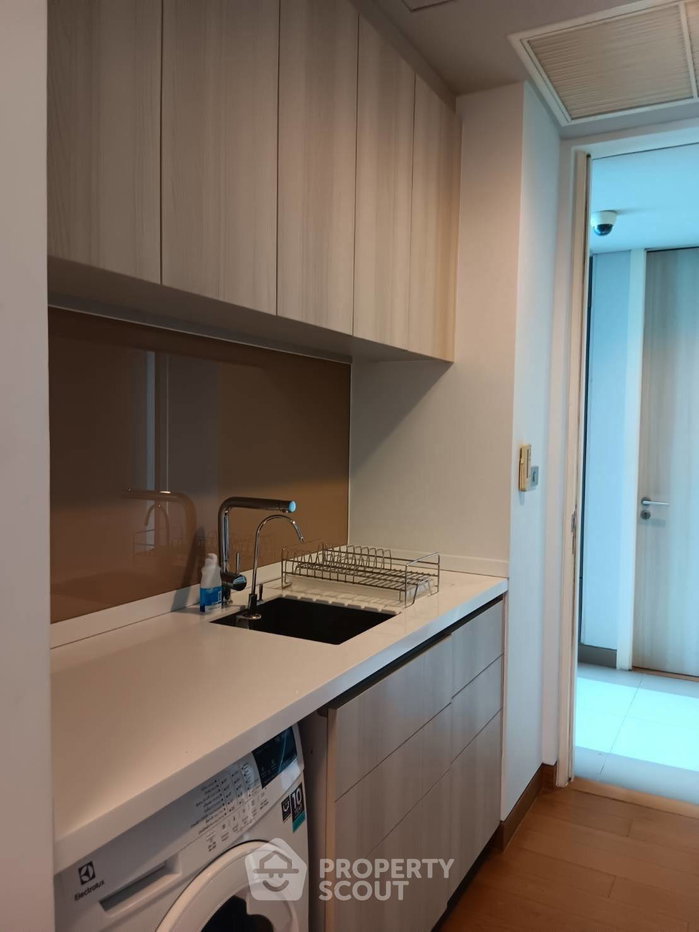 picture 2-BR Condo At The Lumpini 24, 32nd-Floor, 55 Sqm Near BTS Phrom Phong (ID 3090146) - 2/16