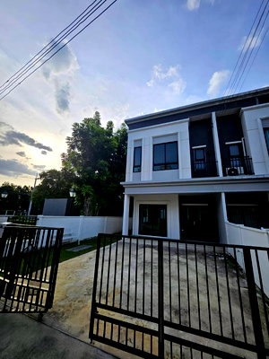 Houses for sale Bronson and Jacobs International  : Britania Town Bangna KM.17 5 bedrooms, for sale