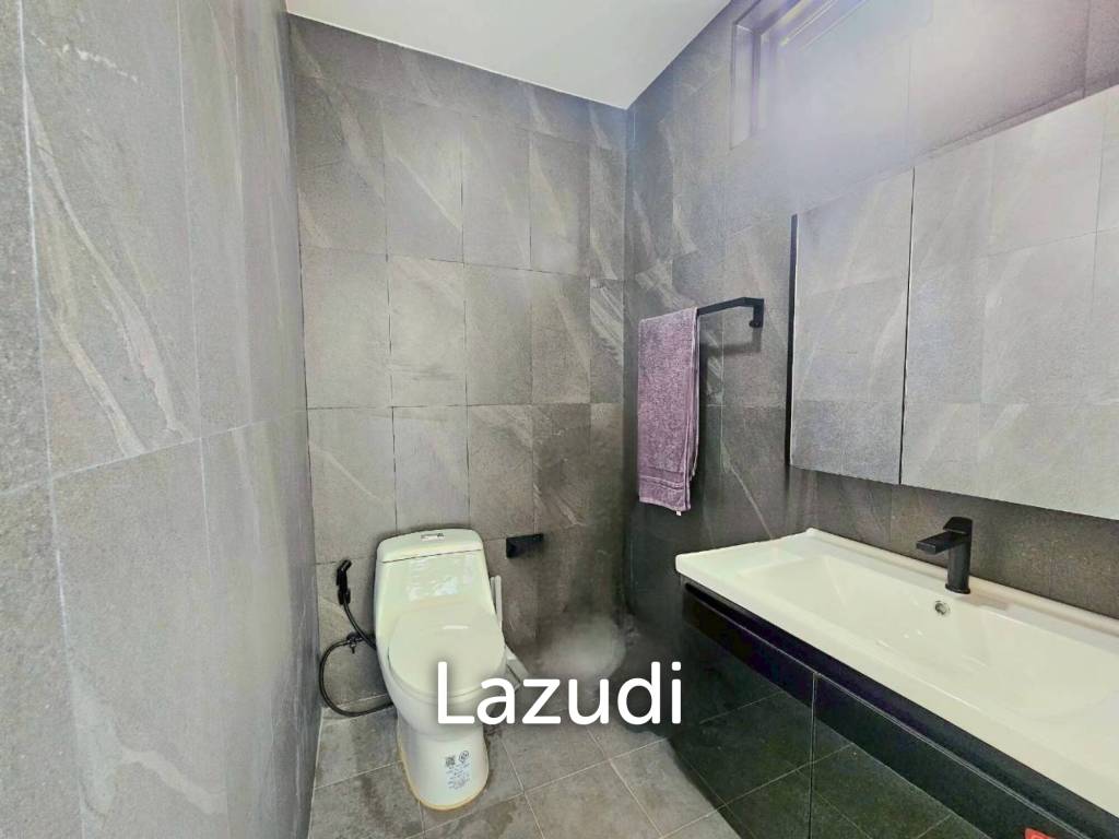 รูป RENOVATED 3 STOREY TOWNHOUSE NEAR TAKIAB BEACH - รูปที่ 38/44