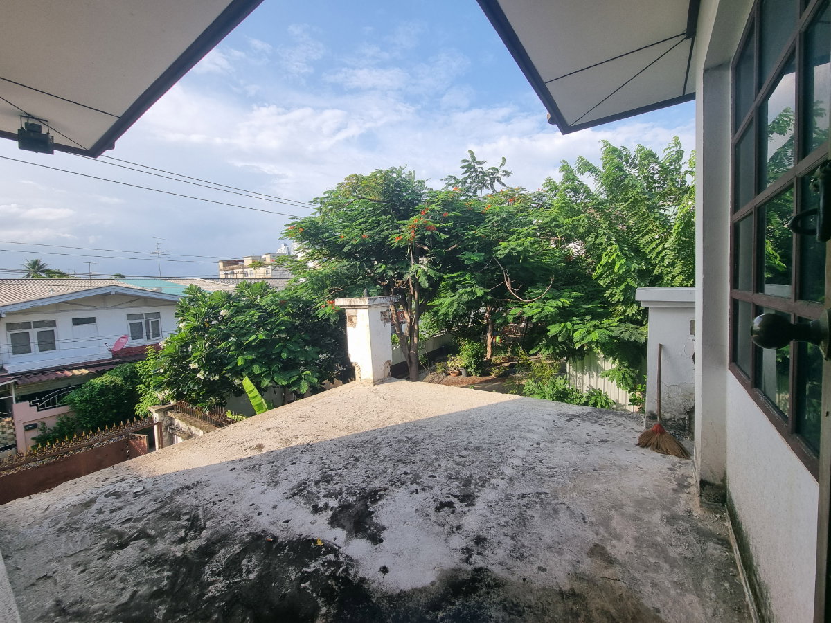 รูป 🏡 บ้านเดี่ยวใกล้เดอะมอลล์บางแค รื้อภายในแล้ว พร้อมรีโนเวทตามสไตล์ที่คุณต้องการ 📍ซอยศาลธนบุรี 35 | ราคาเพียง 4.99 ล้านบาท - รูปที่ 13/20