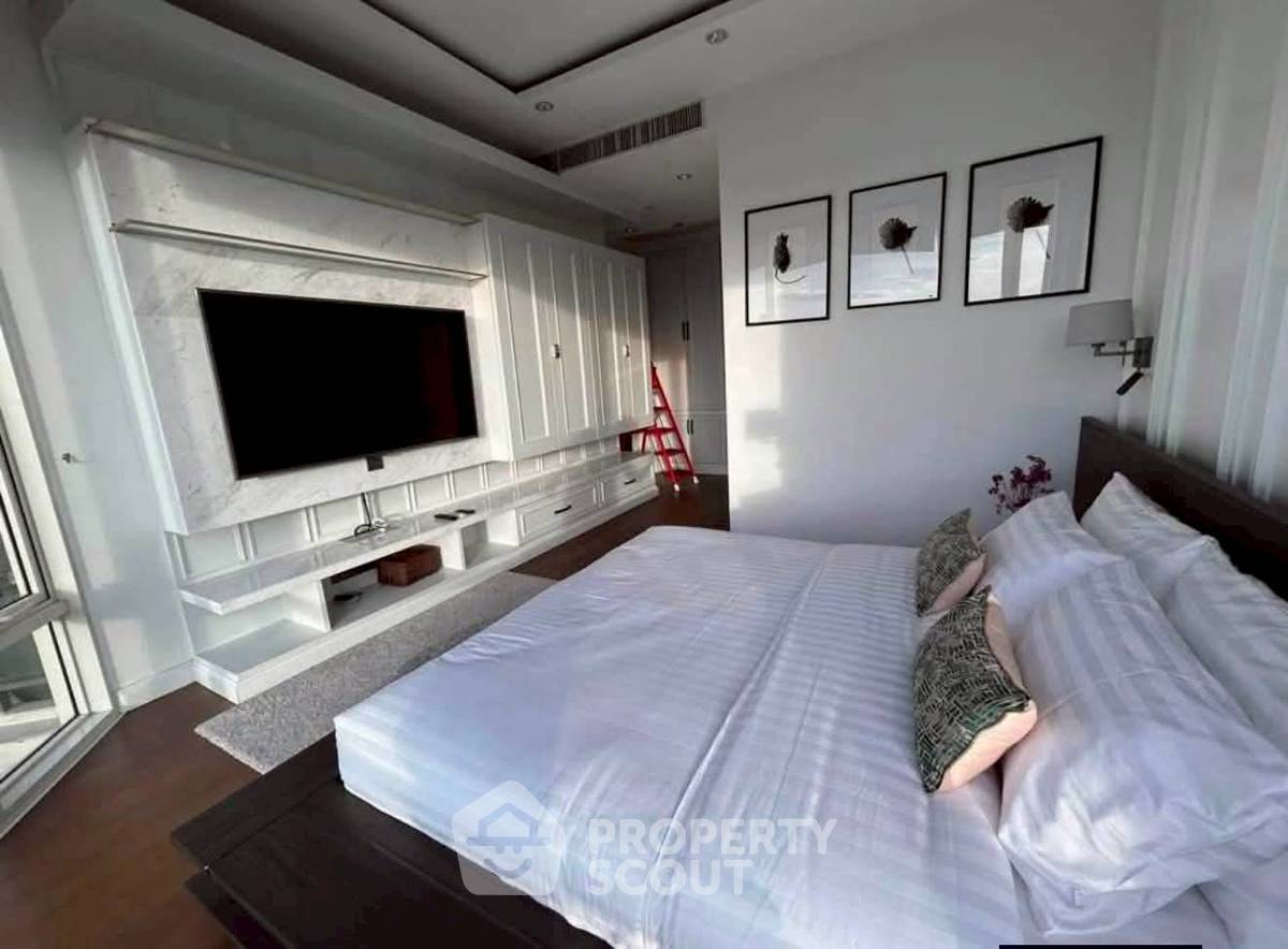 picture High-Floor 2-BR 112 Sqm Royce Private Residences Near MRT Sukhumvit (ID 3090925) - 4/9