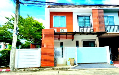 Townhouses for rent Prasert Manukit Road : Newly renovated with furniture, corner house, 3 bedrooms, The Crystal Ekkamai-Ramintra, 900 m., 28 sq m., 224 sq m., near Wat Lat Pla Khao, 700 m.,