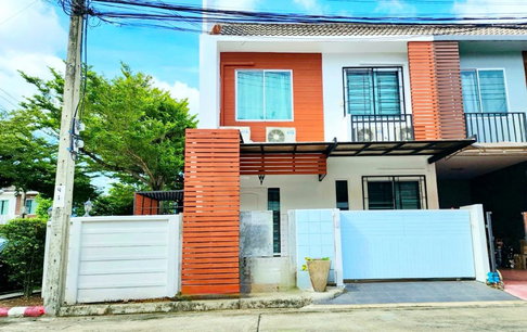Newly renovated with furniture, corner house, 3 bedrooms, The Crystal Ekkamai-Ramintra, 900 m., 28 sq m., 224 sq m., near Wat Lat Pla Khao, 700 m.,
