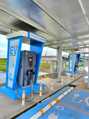 Retail spaces for rent Bangkok : Retail store for rent at  charging stations.