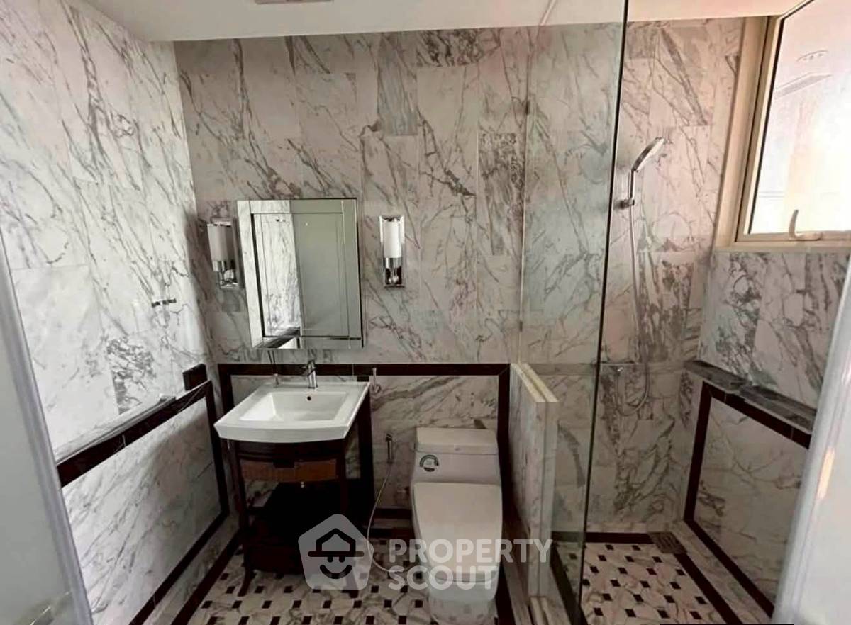 picture High-Floor 2-BR 112 Sqm Royce Private Residences Near MRT Sukhumvit (ID 3090925) - 5/9