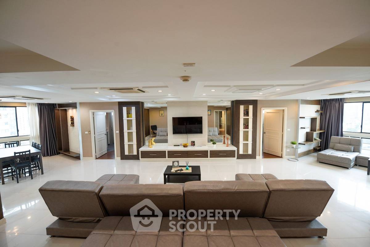 picture 3-BR 265 Sqm On 19th Floor, President Park Condominium, MRT Queen Sirikit (ID 1165113) - 1/30