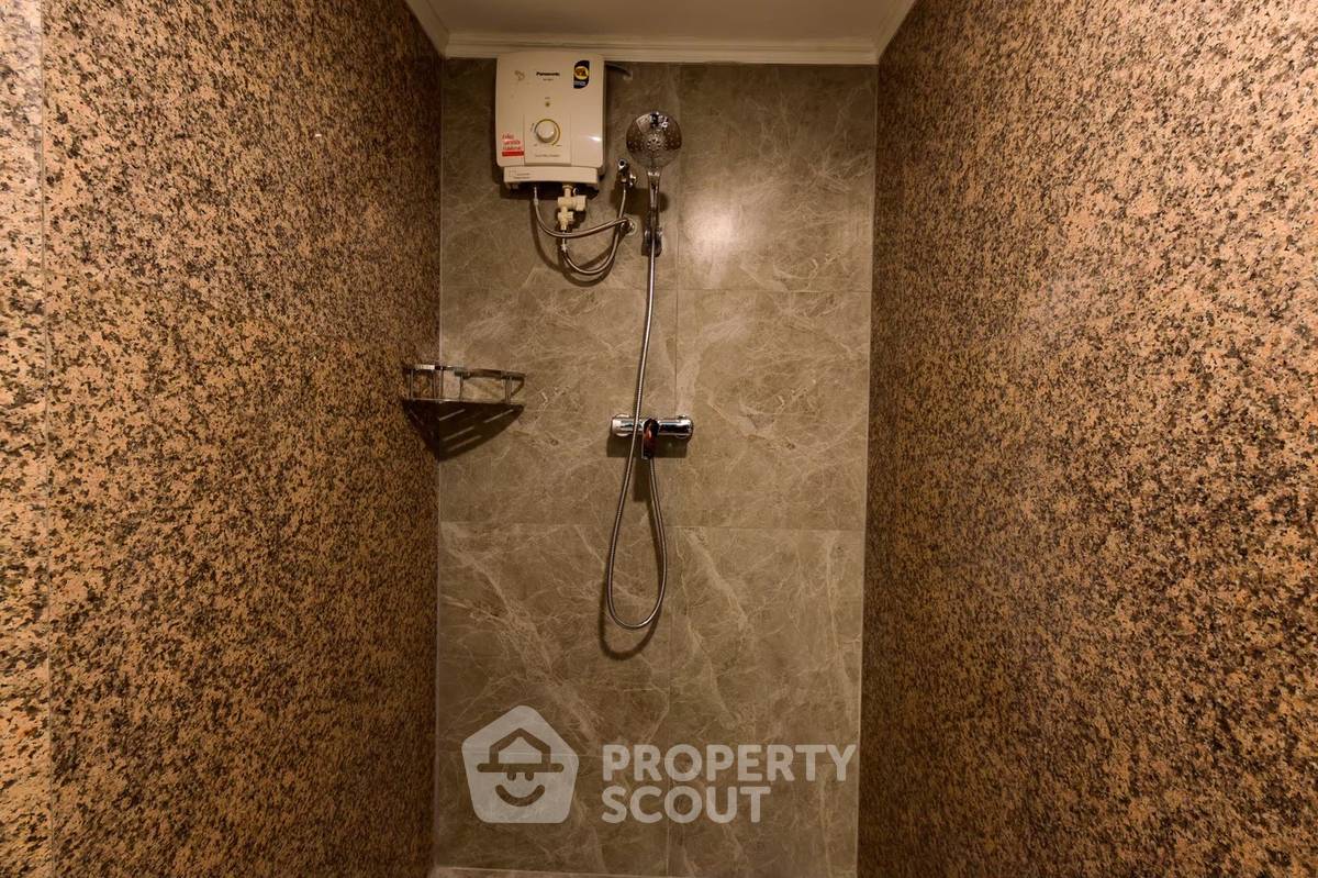 picture 3-BR Condo At Baan Suanpetch, 200m To BTS Phrom Phong (ID 3086015) - 23/25