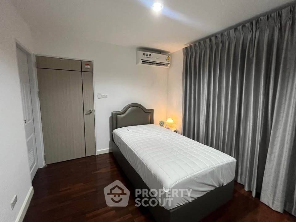 picture Well-Priced 2-BR Condo 71 Sqm, River Heaven Chareonkrung, Bangkok (ID 3087683) - 8/10