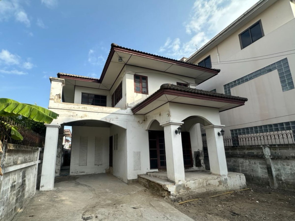 รูป 🏡 บ้านเดี่ยวใกล้เดอะมอลล์บางแค รื้อภายในแล้ว พร้อมรีโนเวทตามสไตล์ที่คุณต้องการ 📍ซอยศาลธนบุรี 35 | ราคาเพียง 4.99 ล้านบาท - รูปที่ 10/20
