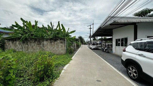 รูป ที่ดินเปล่า ใกล้วัดท่าไม้ ติดถนนคอนกรีต แปลงมุม  - รูปที่ 7/12