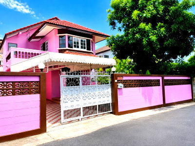 Houses for rent Nonthaburi : Central Westgate 980 m. 2-story house, 4 bedrooms, 2 bathrooms, next to Kasemrad Hospital, Rattanathibet, 600 m., near MRT Sam Yaek Bang Yai, 280 m.,