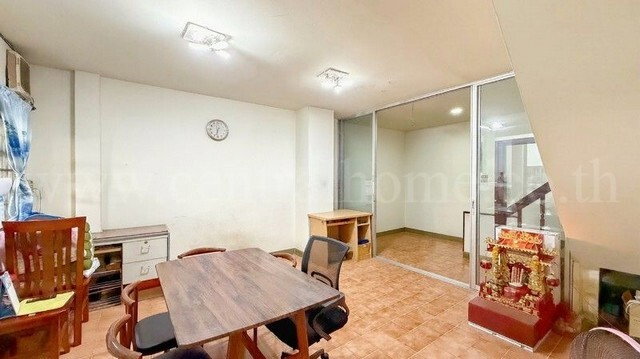 รูป ทาวน์เฮ้าส์ เศรษฐกิจ 33 (สินเนรมิตร) สภาพดี ราคาถูก - รูปที่ 3/28