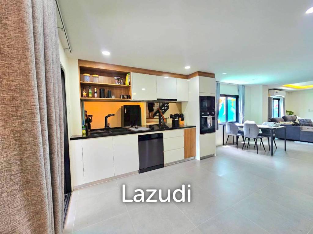 รูป RENOVATED 3 STOREY TOWNHOUSE NEAR TAKIAB BEACH - รูปที่ 9/44