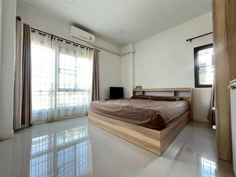รูป ขายด่วน! บ้านสวยโซนแม่โจ้ ราคาถูกกว่าประเมิน! กู้ได้เหลือๆ พร้อมอยู่ของแถมครบ 🏠T. 063-664-9056 - รูปที่ 9/15