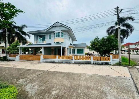 Beautiful detached house in Maneerin Bangsaen, excellent location near Burapha University.