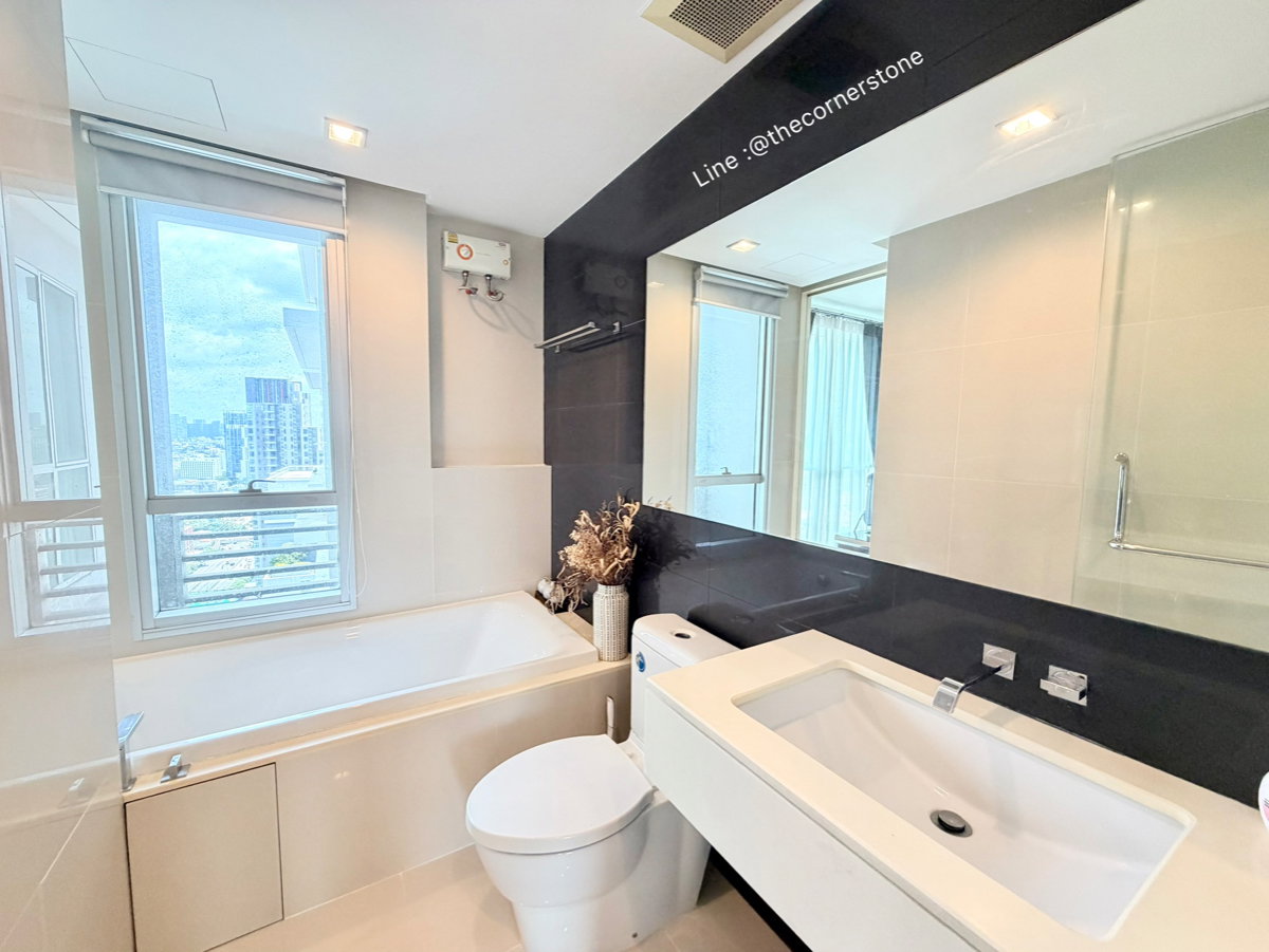 picture Ready to move in "𝐑𝐡𝐲𝐭𝐡𝐦 𝐑𝐚𝐭𝐜𝐡𝐚𝐝𝐚-𝐇𝐮𝐚𝐢𝐤𝐡𝐰𝐚𝐧𝐠“ 2 Bed 2 Bath Size 66 Sq.m. Near MRT-Huaikhwang - 12/17