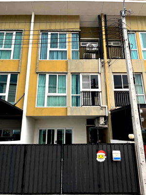 เช่าทาวน์โฮม นิคมบางปู(เหนือ) : 🏡 FOR RENT | Bless Town ศรีนครินทร์ – หนามแดง 2 ห้องนอน 3 ห้ัองน้ำ ฟังก์ชันใหญ่ พร้อมอยู่ Pet Friendly 🐶🐱