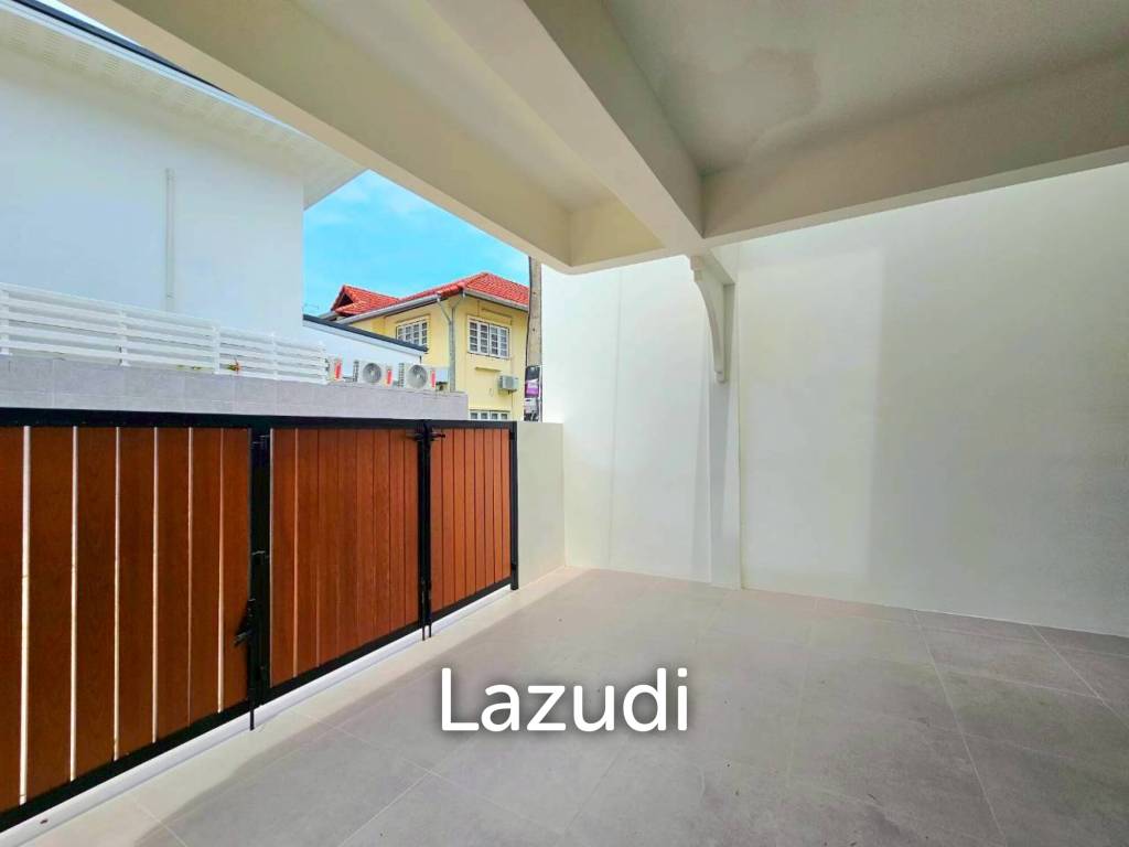 รูป RENOVATED 3 STOREY TOWNHOUSE NEAR TAKIAB BEACH - รูปที่ 2/44