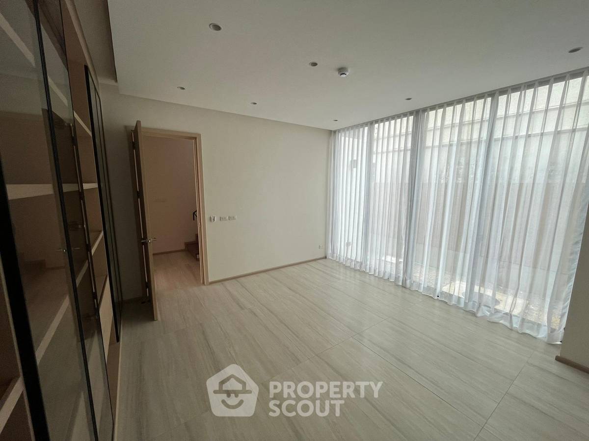 รูป บ้าน 4 ห้องนอน รองรับสัตว์เลี้ยง 460 ตร.ม. ใกล้ BTS พรอมพงษ์ (ID 1402794) - รูปที่ 9/13