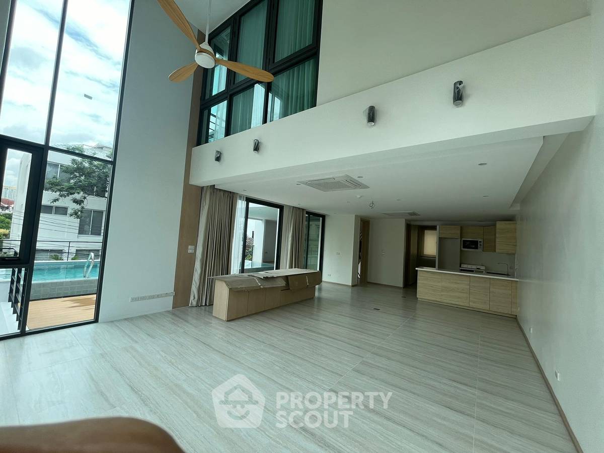 รูป บ้าน 4 ห้องนอน รองรับสัตว์เลี้ยง 460 ตร.ม. ใกล้ BTS พรอมพงษ์ (ID 1402794) - รูปที่ 1/13