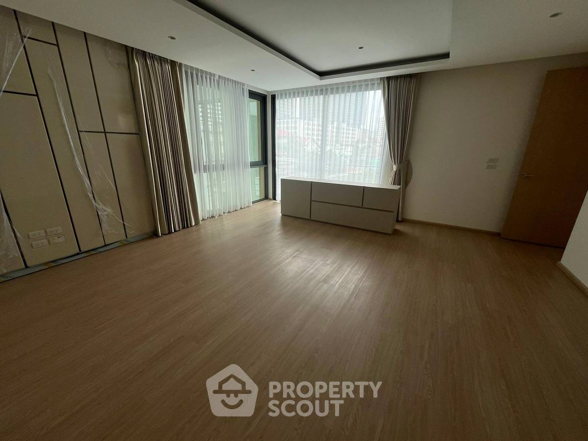 รูป บ้าน 4 ห้องนอน รองรับสัตว์เลี้ยง 460 ตร.ม. ใกล้ BTS พรอมพงษ์ (ID 1402794) - รูปที่ 13/13