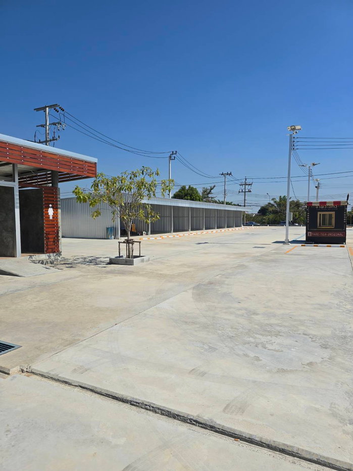 picture Retail store for rent at charging stations. - 4/8