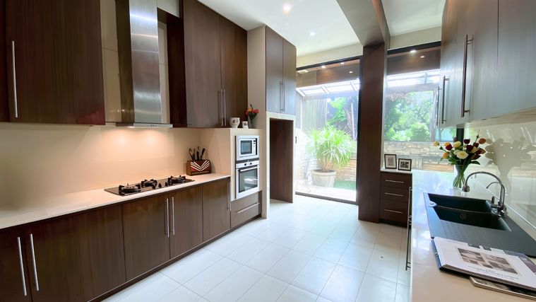 4-bed townhouse for rent, 450 sqm, 30 sq wah, Lotus Point Townhouse