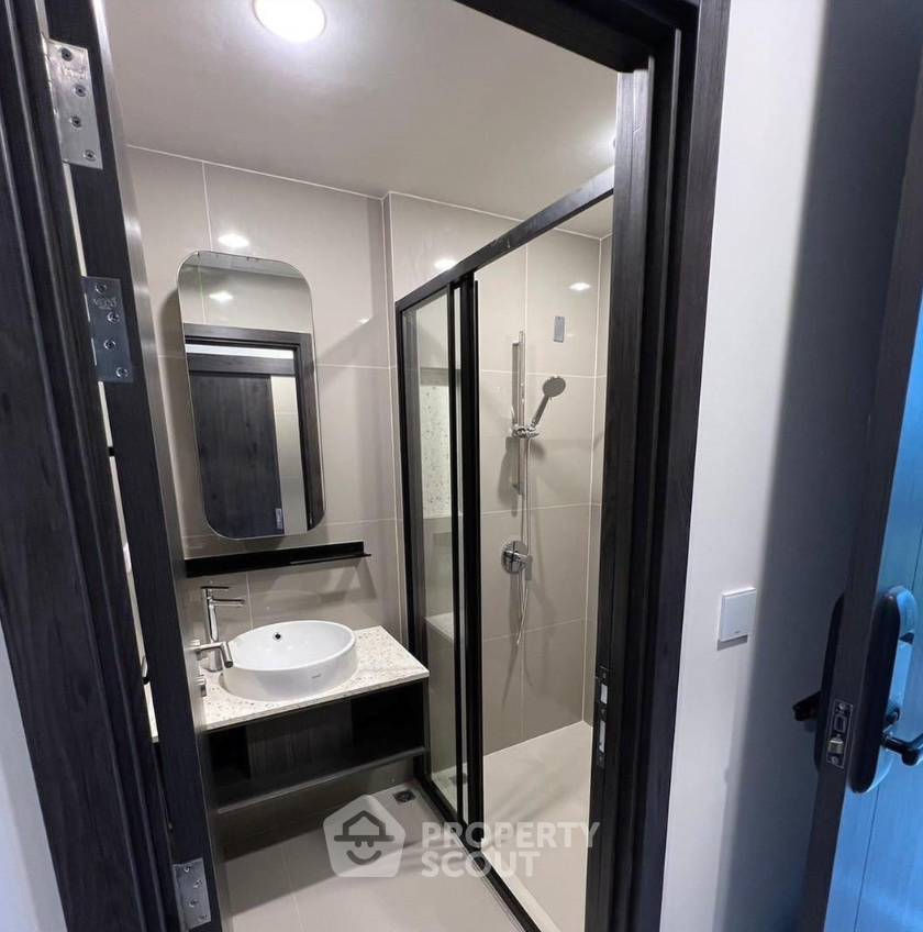 picture 1-BR Condo In XT Huai Khwang, 100m To MRT Huai Khwang (ID 3083542) - 2/4