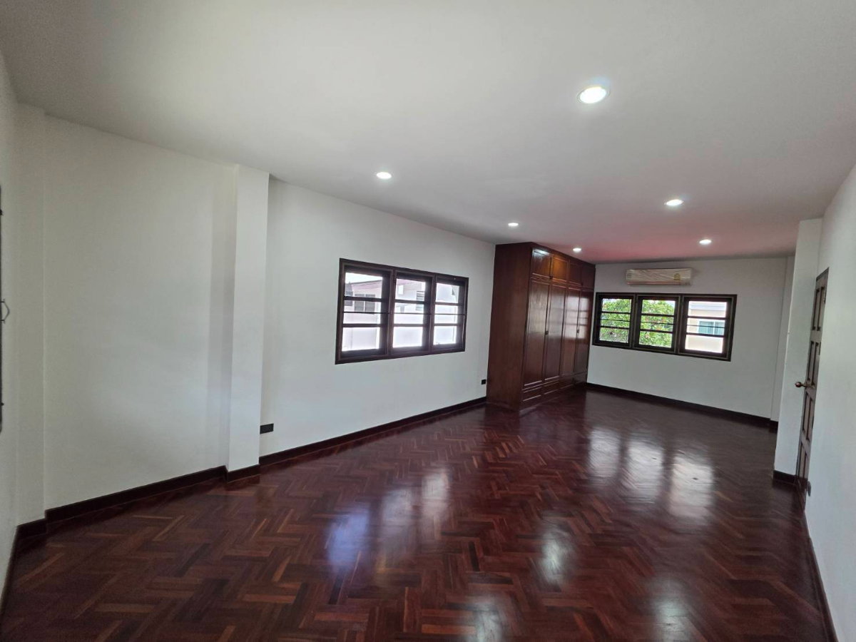 picture For Rent Home Office 3separate buildings Near BTS Bearing Only800m. - 18/36