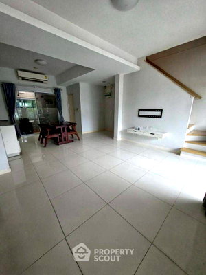 Townhouses for sale Bangkok : Pet-Friendly 2-BR Townhouse For Sale, Indy Srinakarin-Romklao (ID 3088648)