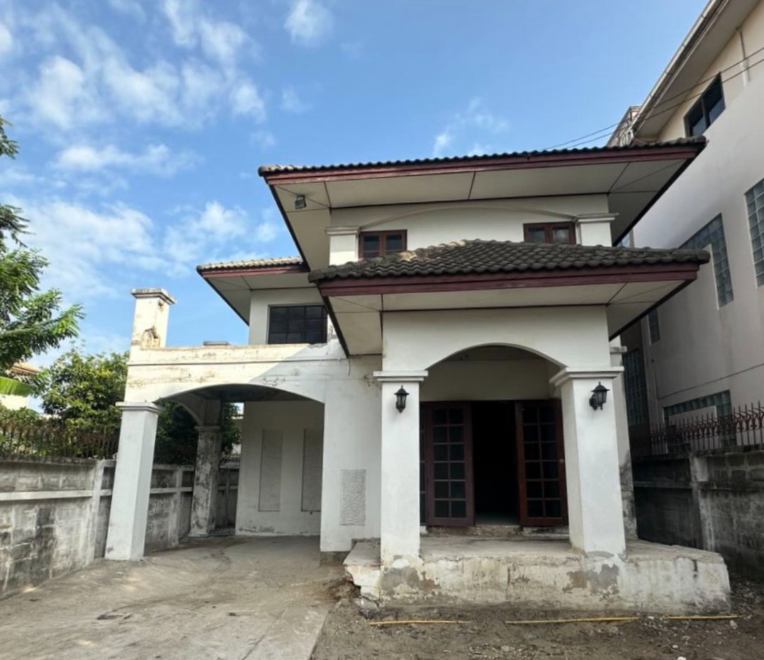 รูป 🏡 บ้านเดี่ยวใกล้เดอะมอลล์บางแค รื้อภายในแล้ว พร้อมรีโนเวทตามสไตล์ที่คุณต้องการ 📍ซอยศาลธนบุรี 35 | ราคาเพียง 4.99 ล้านบาท - รูปที่ 4/20