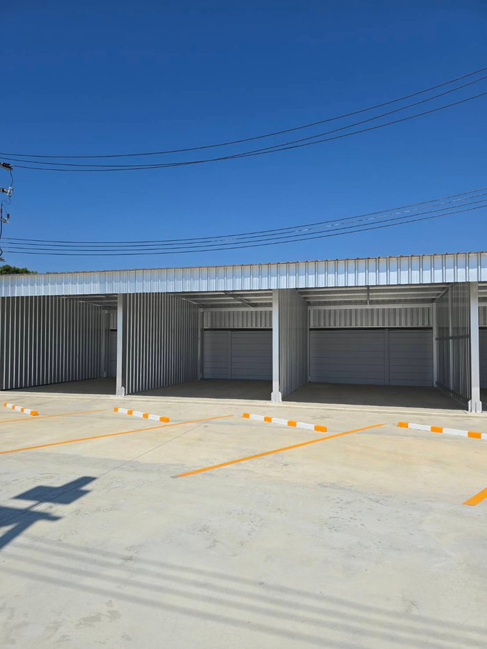 picture Retail store for rent at charging stations. - 3/8