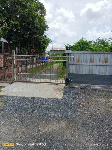 รูป ขายบ้านและที่ดิน บางพลี สมุทรปราการ เนื้อที่รวม260ตร.ว. ประกอบด้วยบ้าน2ชั้น1หลัง พื้นที่ใช้สอย 110ตร.ม. บ้านชั้นเดียว1หลัง พื้นที่ใช้สอย 81ตร.ม. - รูปที่ 2/17