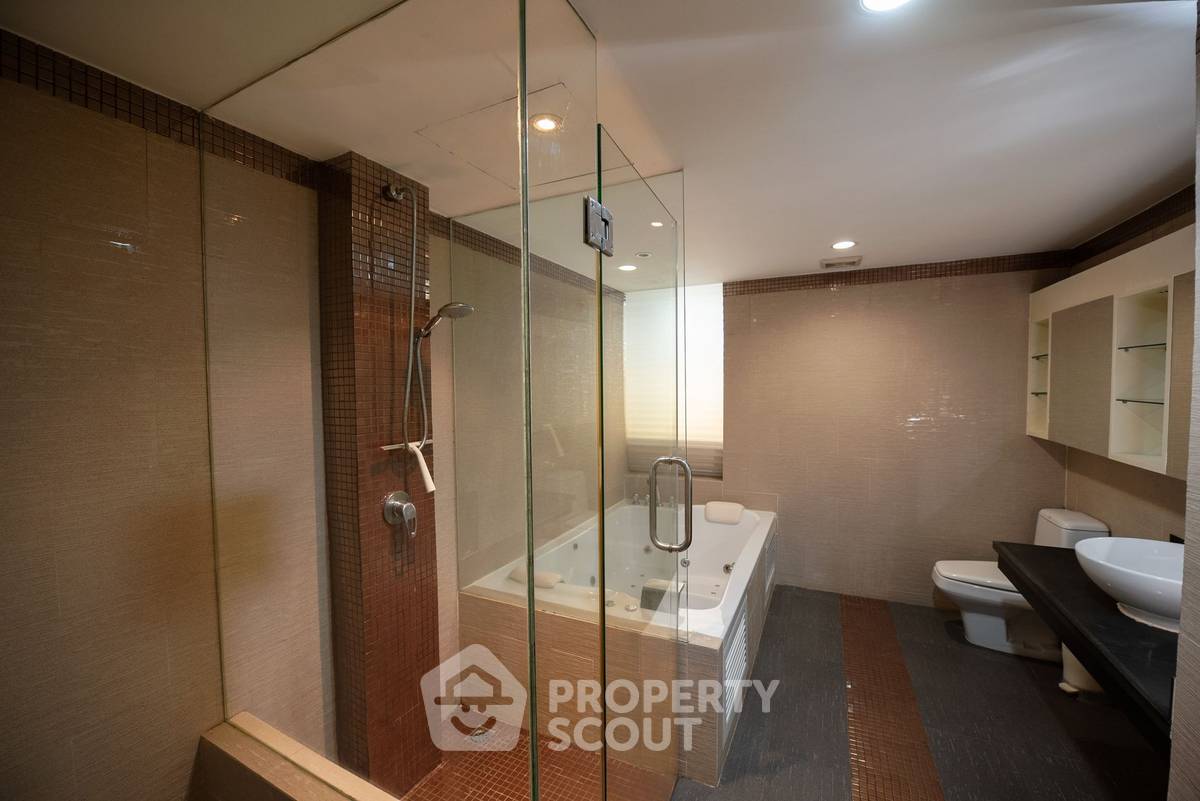 picture 3-BR 265 Sqm On 19th Floor, President Park Condominium, MRT Queen Sirikit (ID 1165113) - 19/30